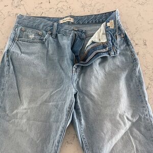 Madewell women's Faded Blue Relaxed Jeans 29